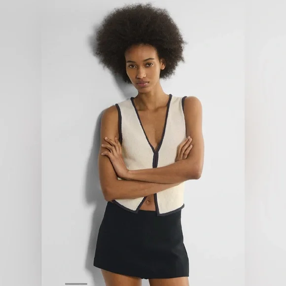 NWT Aritzia Wilfred Basque Sweater Vest in Lt Birch/ Dk Nght Nv Size Medium